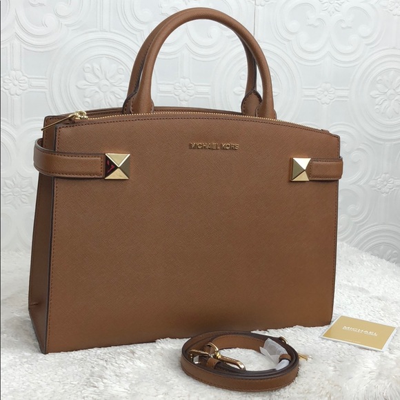 Michael Kors Handbags - 🌸OFFERS?🌸Michael Kors Leather Luggage Satchel